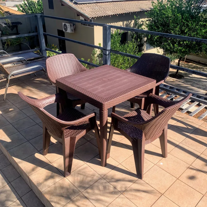Jogo de mesa com cadeiras rattan